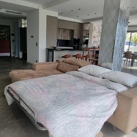 Jolie Maison Au Calme * Μεντόν